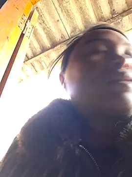 xuxulovezz online show from 12/01/25, 02:45