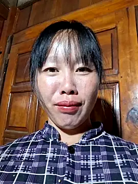 Snapshot of helenzz chatting on 10/21/25, 12:59 helenzz online show from 10/21/25, 12:59