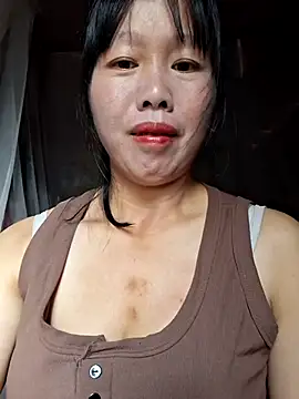 Snapshot of helenzz chatting on 10/28/25, 12:44 helenzz online show from 10/28/25, 12:44