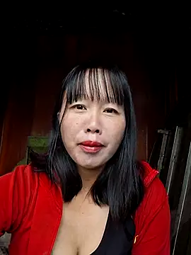 Snapshot of helenzz chatting on 10/07/25, 12:33 helenzz online show from 10/07/25, 12:33