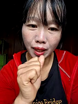 Snapshot of helenzz chatting on 10/20/25, 01:51 helenzz online show from 10/20/25, 01:51