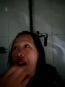 Snapshot of helenzz chatting on 11/06/25, 12:14 helenzz online show from 11/06/25, 12:14