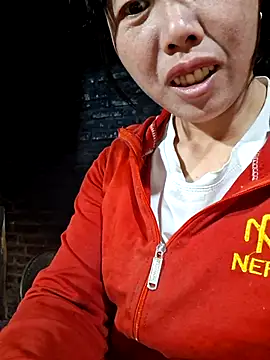 Snapshot of helenzz chatting on 12/01/25, 11:05 helenzz online show from 12/01/25, 11:05