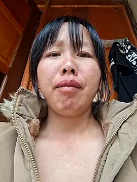 Snapshot of helenzz chatting on 12/15/25, 05:13 helenzz online show from 12/15/25, 05:13