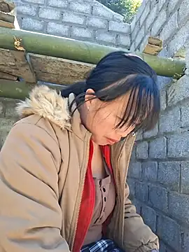 Snapshot of helenzz chatting on 11/29/25, 05:40 helenzz online show from 11/29/25, 05:40