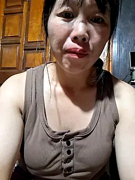 Snapshot of helenzz chatting on 10/18/25, 12:29 helenzz online show from 10/18/25, 12:29