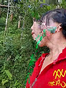 Snapshot of helenzz chatting on 10/30/25, 01:59 helenzz online show from 10/30/25, 01:59