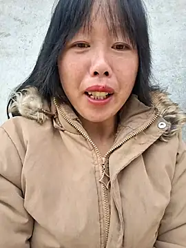 Snapshot of helenzz chatting on 12/17/25, 01:43 helenzz online show from 12/17/25, 01:43