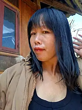 Snapshot of helenzz chatting on 11/23/25, 03:27 helenzz online show from 11/23/25, 03:27