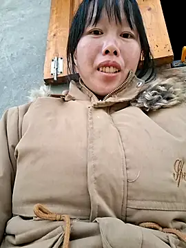 Snapshot of helenzz chatting on 11/26/25, 10:26 helenzz online show from 11/26/25, 10:26