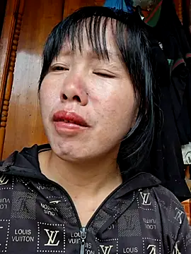 Snapshot of helenzz chatting on 11/14/25, 05:00 helenzz online show from 11/14/25, 05:00