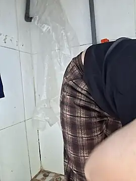 Snapshot of helenzz chatting on 11/10/25, 05:12 helenzz online show from 11/10/25, 05:12