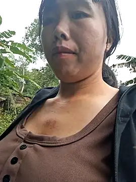 Snapshot of helenzz chatting on 10/26/25, 05:41 helenzz online show from 10/26/25, 05:41