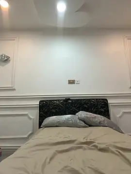 Zola Nooryi online show from 10/09/25, 01:28