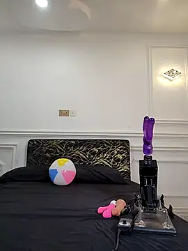 Zola Nooryi online show from 12/21/25, 08:31