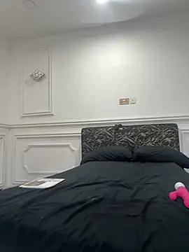 Zola Nooryi online show from 10/12/25, 03:35