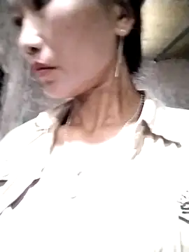 Snapshot of abigail-00 chatting on 11/12/25, 10:57 abigail-00 online show from 11/12/25, 10:57