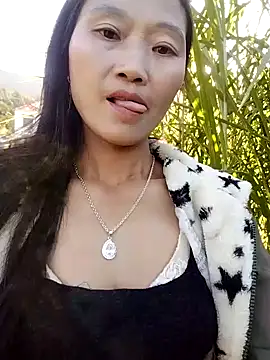 Snapshot of abigail-00 chatting on 11/28/25, 08:47 abigail-00 online show from 11/28/25, 08:47