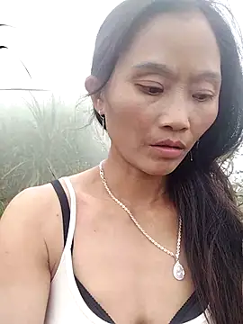 Snapshot of abigail-00 chatting on 11/03/25, 07:46 abigail-00 online show from 11/03/25, 07:46