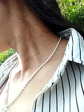 Snapshot of abigail-00 chatting on 10/30/25, 01:37 abigail-00 online show from 10/30/25, 01:37