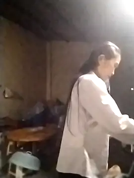 Snapshot of abigail-00 chatting on 10/27/25, 10:44 abigail-00 online show from 10/27/25, 10:44