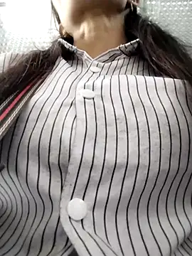 Snapshot of abigail-00 chatting on 10/31/25, 04:09 abigail-00 online show from 10/31/25, 04:09