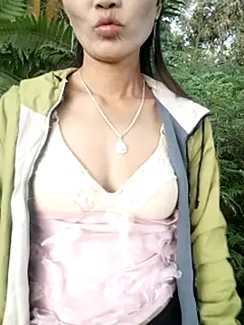 Snapshot of abigail-00 chatting on 11/26/25, 01:05 abigail-00 online show from 11/26/25, 01:05