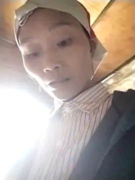 Snapshot of abigail-00 chatting on 10/22/25, 01:05 abigail-00 online show from 10/22/25, 01:05