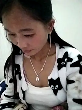 Snapshot of abigail-00 chatting on 12/17/25, 01:27 abigail-00 online show from 12/17/25, 01:27