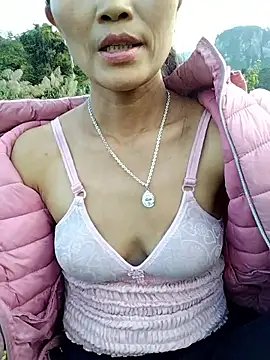 Snapshot of abigail-00 chatting on 12/14/25, 08:09 abigail-00 online show from 12/14/25, 08:09