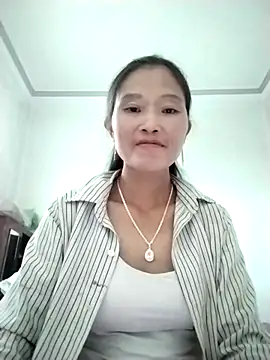 Snapshot of abigail-00 chatting on 10/28/25, 11:47 abigail-00 online show from 10/28/25, 11:47