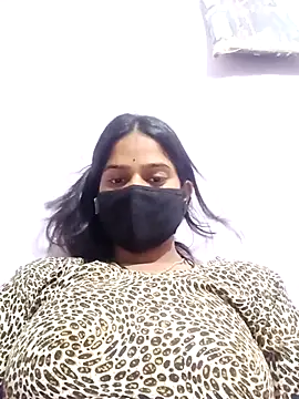Snapshot of ROSHNI-744 chatting on 09/28/25, 07:10 ROSHNI-744 online show from 09/28/25, 07:10