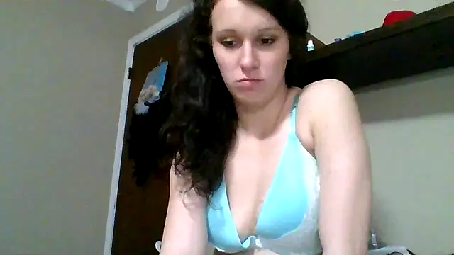 brunettebabexo3 online show from 02/18/26, 11:01