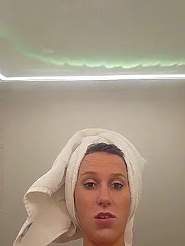 brunettebabexo3 online show from 06/12/26, 07:50