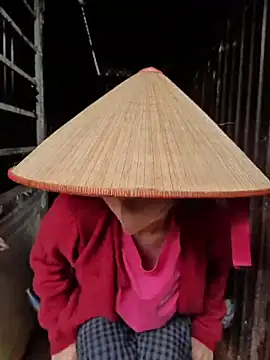 Helen-Tran online show from 11/23/25, 01:26