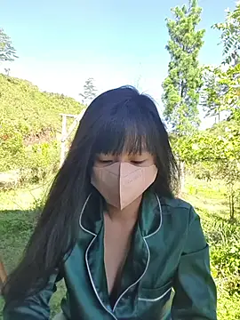 Helen-Tran online show from 10/19/25, 01:41