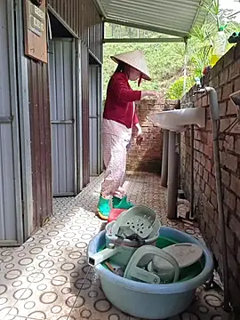 Helen-Tran online show from 11/21/25, 03:27