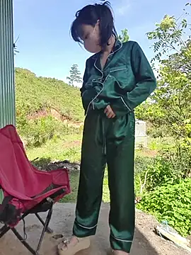 Helen-Tran online show from 10/22/25, 01:38