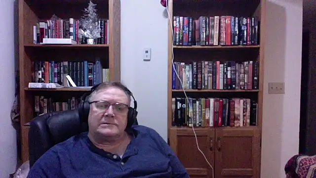 Snapshot of Vinyl22@xh chatting on 06/30/26, 02:00 Vinyl22xh online show from 06/30/26, 02:00
