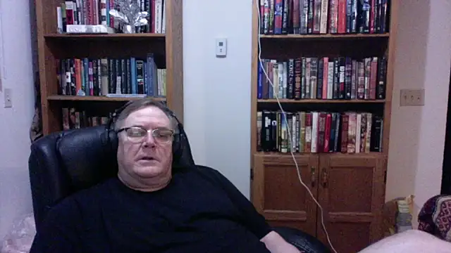 Snapshot of Vinyl22@xh chatting on 06/19/26, 03:56 Vinyl22xh online show from 06/19/26, 03:56