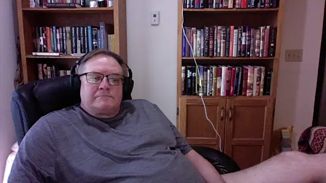 Snapshot of Vinyl22@xh chatting on 06/16/26, 12:10 Vinyl22xh online show from 06/16/26, 12:10