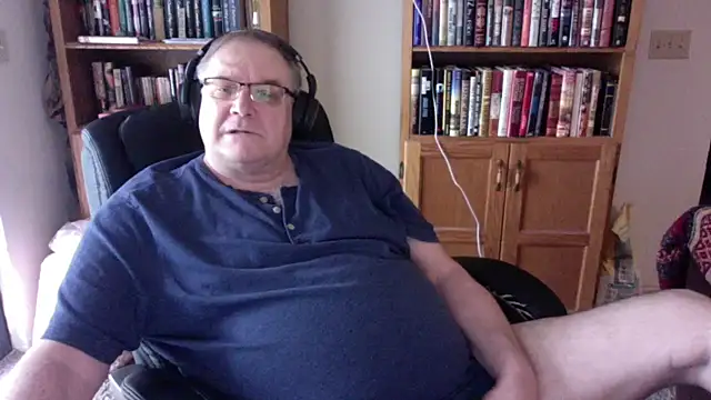Snapshot of Vinyl22@xh chatting on 06/10/26, 08:10 Vinyl22xh online show from 06/10/26, 08:10