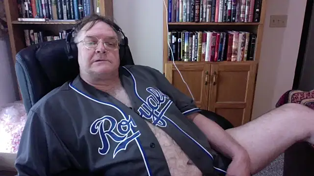 Snapshot of Vinyl22@xh chatting on 06/03/26, 06:56 Vinyl22xh online show from 06/03/26, 06:56