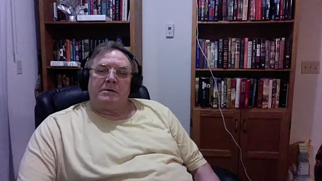 Snapshot of Vinyl22@xh chatting on 06/22/26, 03:01 Vinyl22xh online show from 06/22/26, 03:01