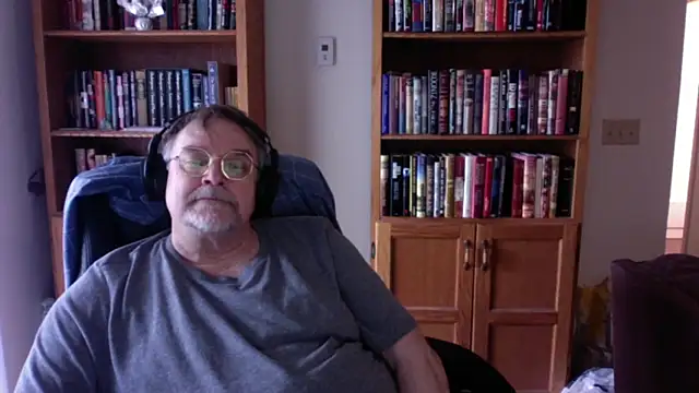 Vinyl22xh online show from 04/11/26, 07:28