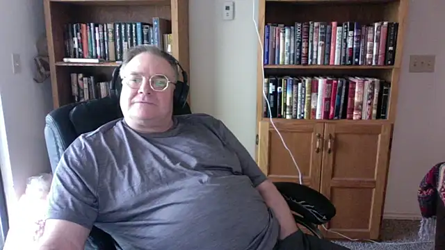 Snapshot of Vinyl22@xh chatting on 06/04/26, 09:08 Vinyl22xh online show from 06/04/26, 09:08