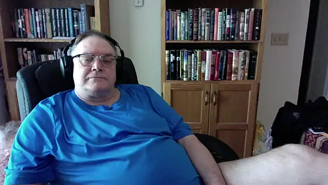 Snapshot of Vinyl22@xh chatting on 07/14/26, 06:03 Vinyl22xh online show from 07/14/26, 06:03