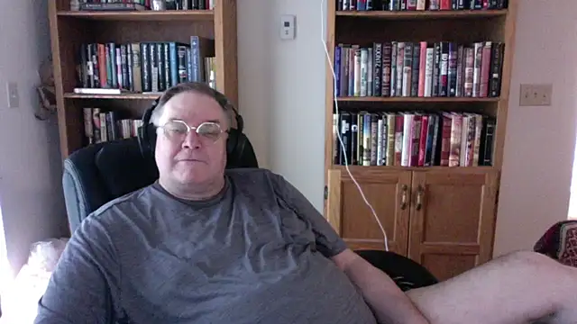 Snapshot of Vinyl22@xh chatting on 06/06/26, 08:47 Vinyl22xh online show from 06/06/26, 08:47