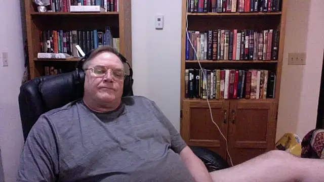 Snapshot of Vinyl22@xh chatting on 06/27/26, 02:06 Vinyl22xh online show from 06/27/26, 02:06