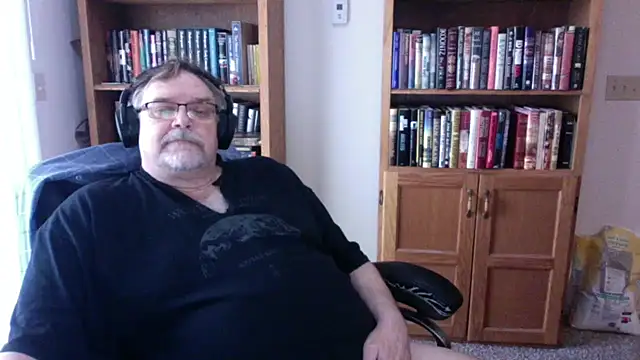 Vinyl22xh online show from 04/15/26, 04:11